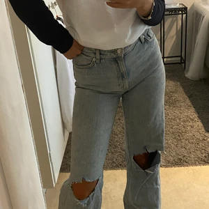 Jeans mid waist! - Jeans från monki i storlek 26, ljusblå tvätt