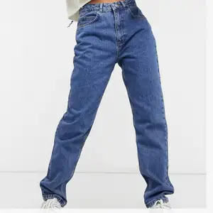 Säljer dessa jeans från asos då dem var små i storlek och inte passar mig, aldrig använda originalpris 360kr säljer för 200❤️
