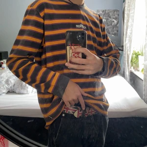 Tröja  - Rotation tröja från carlings i storlek Xl( fungerar för M), väldigt bra skick! Pris kan diskuteras :)