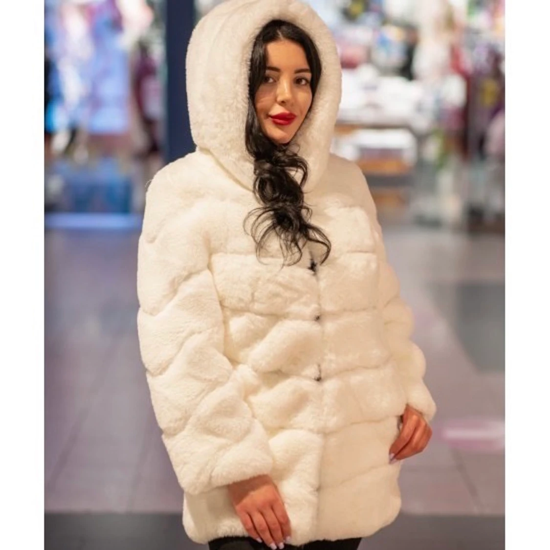 Jacka i vit fake päls 