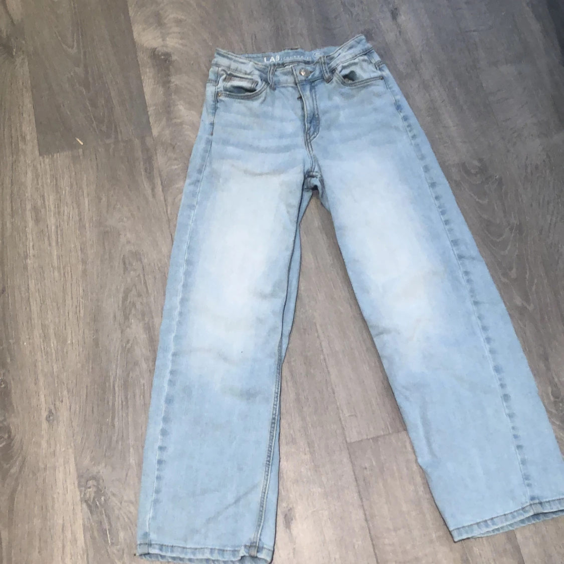 Utsvängda babyblå snygga jeans😍