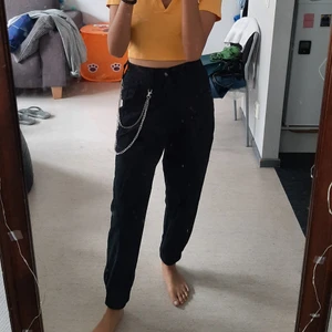 Pull & Bear sweatpants Svart  - Svarta pull & bear sweatpants. Storlek S eller 34 men ganska stretchigt. Säljer pga inte kommer till användning. 