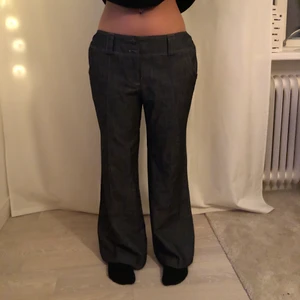 Kostymbyxor - Kostymbyxor från Orsay. Lågmidjade passar 34-36. Kan mötas upp i Stockholm annars står köparen för frakten😊
