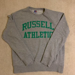 Russell athletic crewneck  - Russell athletic crewneck size S, fint skick