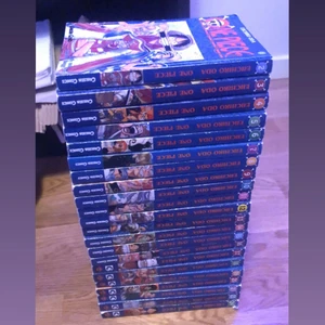 One piece (svenska) 2-24 - Säljer mina gamla One Piece böcker, volym 2-24. Dem har många skador som ni kan se på bilderna, därför säljer jag dem billigt.