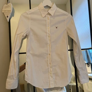 GANT Skjorta Storlek 32/XXS - Fin skjorta i bra skick, tajt passform.