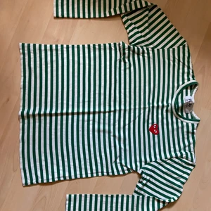 CDG longsleeve - Säljer nu min CDG longsleeve, den är i bra cond bara att den har vart ganska använd.