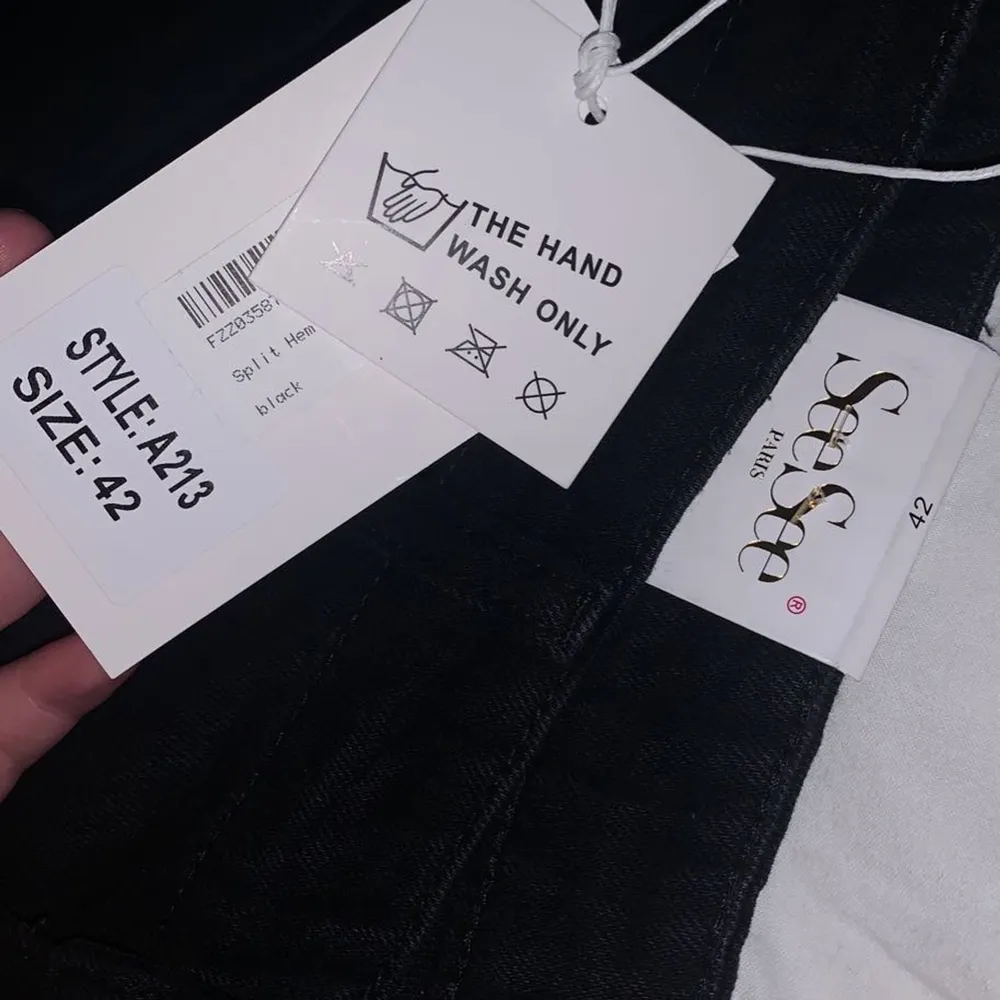 Helt nya jeans från boohoo aldrig använda och verkligen super snygga, de är små i storleken.. Jeans & Byxor.