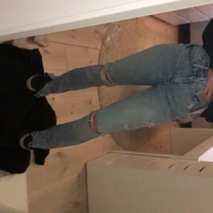 Helt nya super snygga jeans från river island💕 - HELT OAVNÄDA JEANS MED SLITS💕💕 Köpta för 700kr