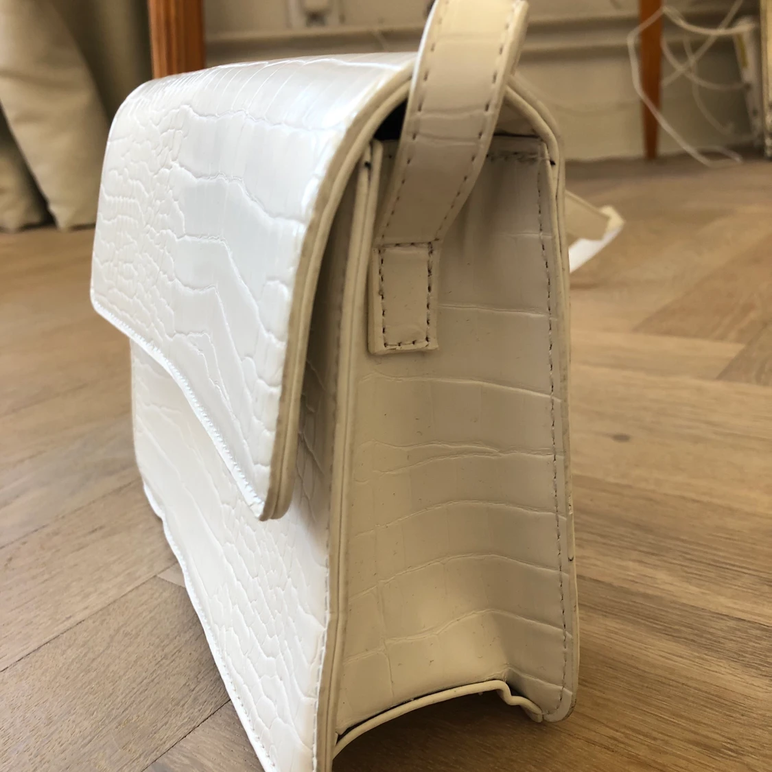 Vit axelremsväska  - 91