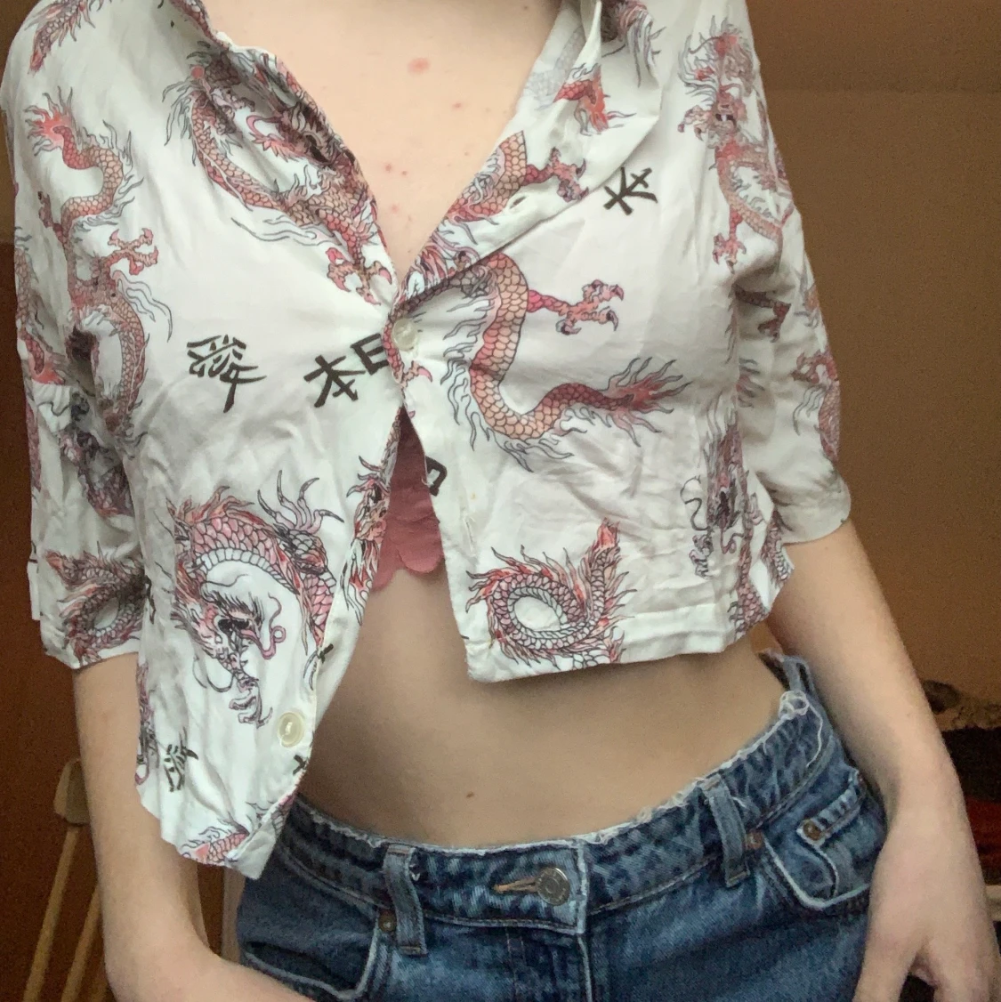 blus med drakar - 90