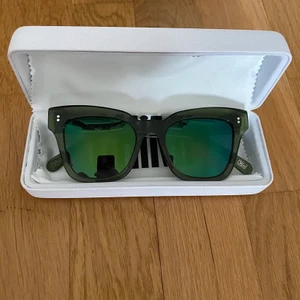 Chimi glasögon  - Säljer nu mina superfina solglasögon från chimi i perfekt skick❤️ Dem är i den lite äldre modellen 001 i färgen kiwi men dem är i toppskick då dem aldrig är andvända❤️ i butiken kostar dem 1000kr och jag säljer för bara 450kr. Skriv vid intresse❤️ (första och andra bilden är lånad)