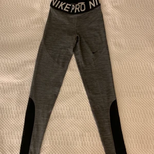 Nike Pro Tights - Helt oanvända & prislappen sitter kvar. Säljes pga för liten storlek. Nypris 429 kr. Köparen står för eventuell frakt. 