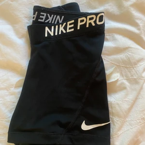 Nike shorts  - Nike shorts, sällan används. Storlek xs men passar mig som är s/m också. (kom privat för mer bilder) 