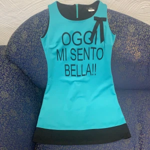 Ths Fashion klänning - En oanvänd snygg klänning från Ths Fashion. Storleken står i size 2 vilken jag tycker passar någon från XS-M. Om du har frågor eller vill lägga bud är det bara att skriva till mig! Oggi mi sento bella!!🤌🏼