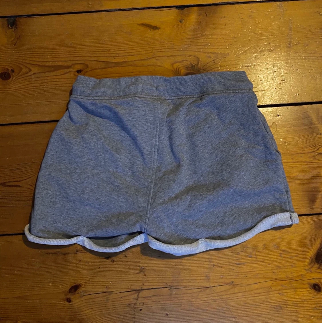 Gråa mjukisshorts från soc. Storlek 36 - 90
