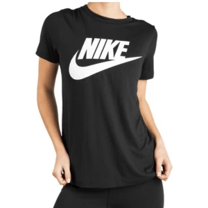 NIKE t-shirt - använd varsamt & i väldigt gott skick!! 💗 den har inte kommit till användning hos mig och därför vill tröjan få en ny trogen ägare!!💘