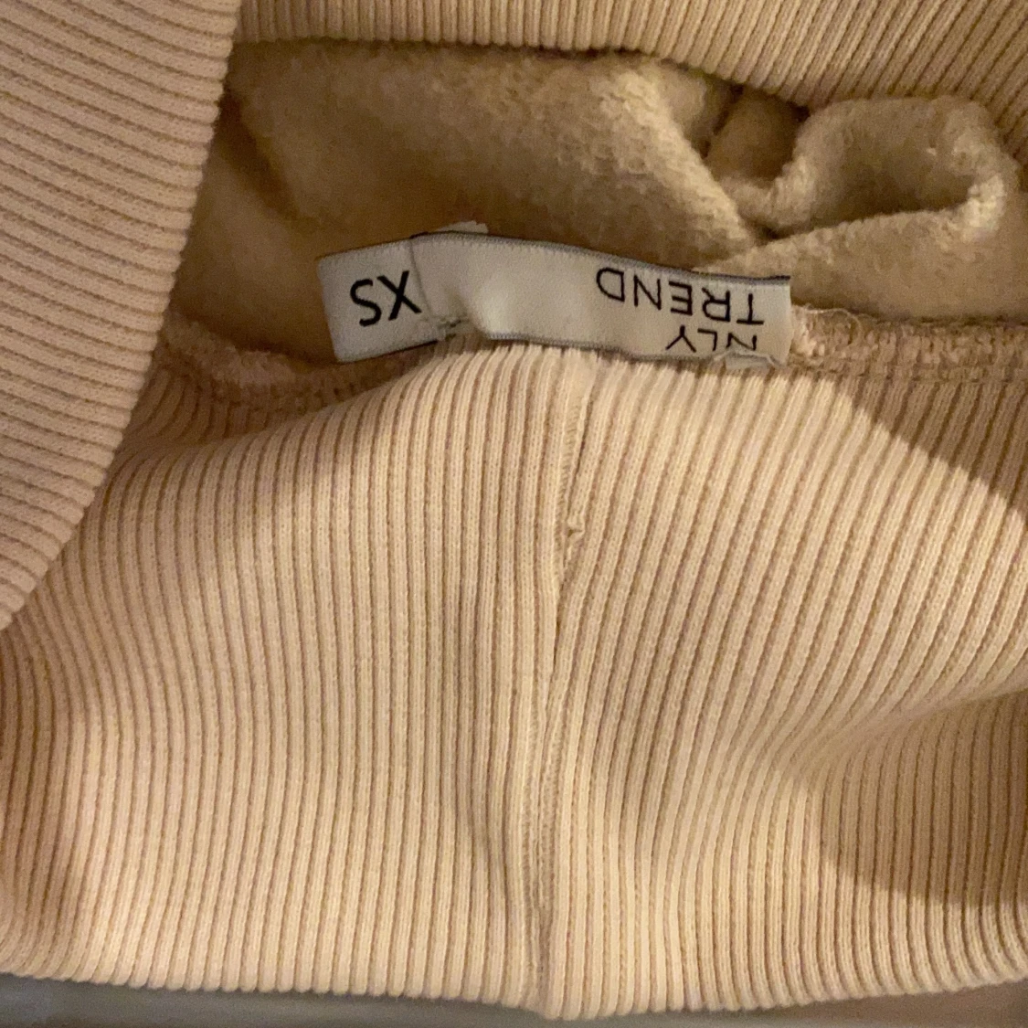 Croppad sweatshirt med polokrage  - 90