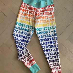 Stella sport Adidas  - Super sköna träningstights från Stella Sport. Mjuk tyg. Oanvända. 
