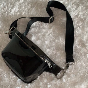 Genomskinlig magkänsla/väska - Fint skick! Köparen står för frakten 🌟