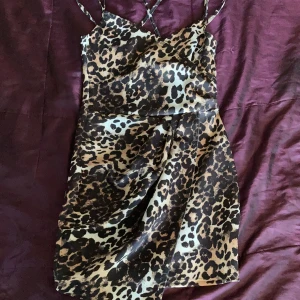 Klänning  - En klänning som jag fick av min pappa ifrån uk i stolek s 