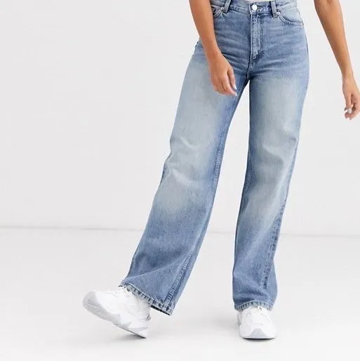 Säljer dessa jeans från monki i modellen Yoko, storlek 27. Säljer då jag inte använder dem längre och de är i mycket gott skick!! :) . Jeans & Byxor.