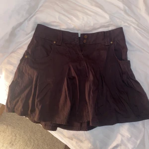 Brun kjol  - Sjukt snygg brun kjol som tyvärr inte kommer till användning. 