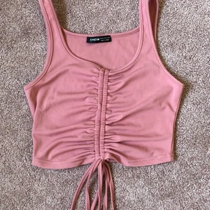 Rosa topp  - Hej! Säljer denna nya tröja jag aldrig haft användning för. 