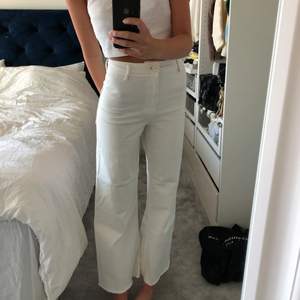 Vita wideleg jeans från zara, aldrig använda! 90kr + frakt