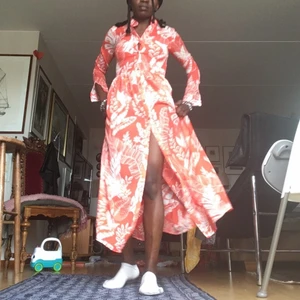 Söt summer klänning  - En ny summer klänning.passar xs- s.l mycket bra skick och ny