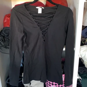 H&M - Strl S, aldrig använd