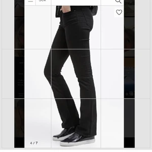 Bootcut jeans - Säljer mina fina bootcut Levis jeans!! De är i jättebra skick och har inga defekter! Köptes för mer än 500kr! ❤️💜💕💓🍓🌸
