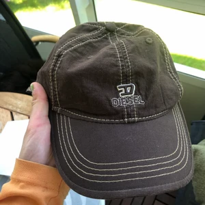 brun keps  - brun keps från diesel. One size