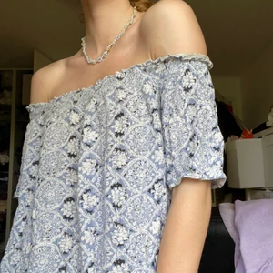 Söt off shoulder topp  - Storlek S, gott skick. Okänt märke 