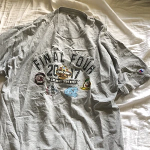 T-shirt  - Supersnygg oversized vintage champion t-shirt. 100 kr + frakt❤️