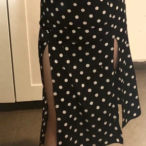 KJOL STL M (38) - HELT NY PRISLAPPEN PÅ JÄTTE FIN SOMMARKJOL MED SLIT