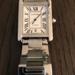 Säljer en helt ny Cartier klocka. Spårbar frakt ingår i priset. Storlek 39mm