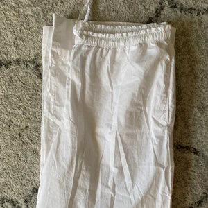 Linnebyxor - Endast testade Linnebyxor från H&m str M ( Intressekoll).           Högsta bud 400 kr 