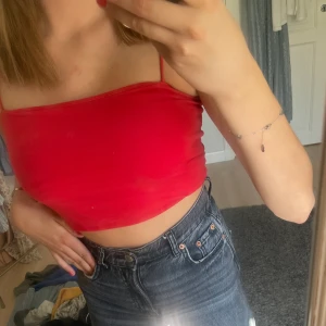 Topp - Rött linne från Gina tricot 