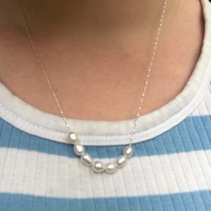 Halsband från pilgrim i silver med äkta pärlor!! Väldigt sött