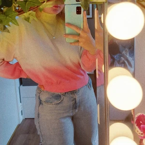 Polotröja neon - En jättesöt tröja från H&M, köpt för ett par år sedan men endast använd ett fåtal gånger. Säljer då den inte är min stil. Storleken är S men den passar rätt bra på mig som har L i vanliga fall. 