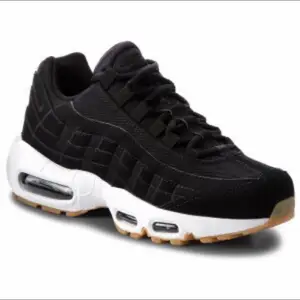 Säljer Nike air Max 95 i bra skick! De är i storlek 38,5, köpte för 1795kr på zalando säljer för 390kr. Vid fler frågor skicka gärna ett privat meddelande 💕(första bilden är lånad)