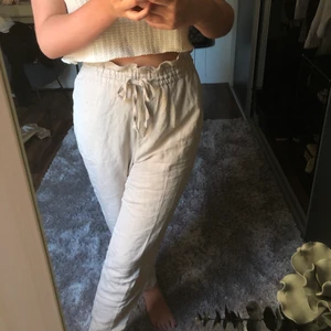 Linnebyxor  - Super fina linnebyxor från hm i storlek 38😊💓 dom är i super fint skick!!