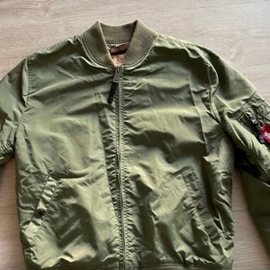 Alpha industries - Snygg jacka använd två gånger storlek XL 