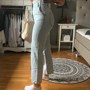 Jeans - Snygga ljusblåa jeans från Gina. Jeansskärp tillkommer. (125kr plus frakt)💗