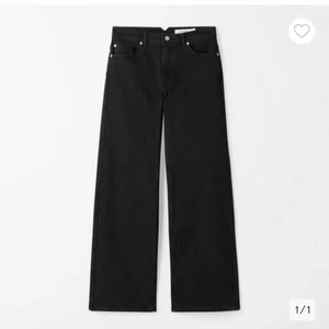 CARIN WESTER - Svarta jeans i rak modell, aldrig använda. Köpts för 599kr, säljer för 400kr. Skicka ett meddelande om du vill se jeansen på🥰😘