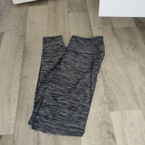 Träningstights - Träningstights från H&M i strl S som passar XS oxå. Använda några fåtal gånger