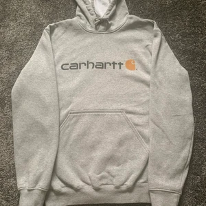 carrhartt köp för 800kr  - carrhartt hoddie i cond 9 av 10