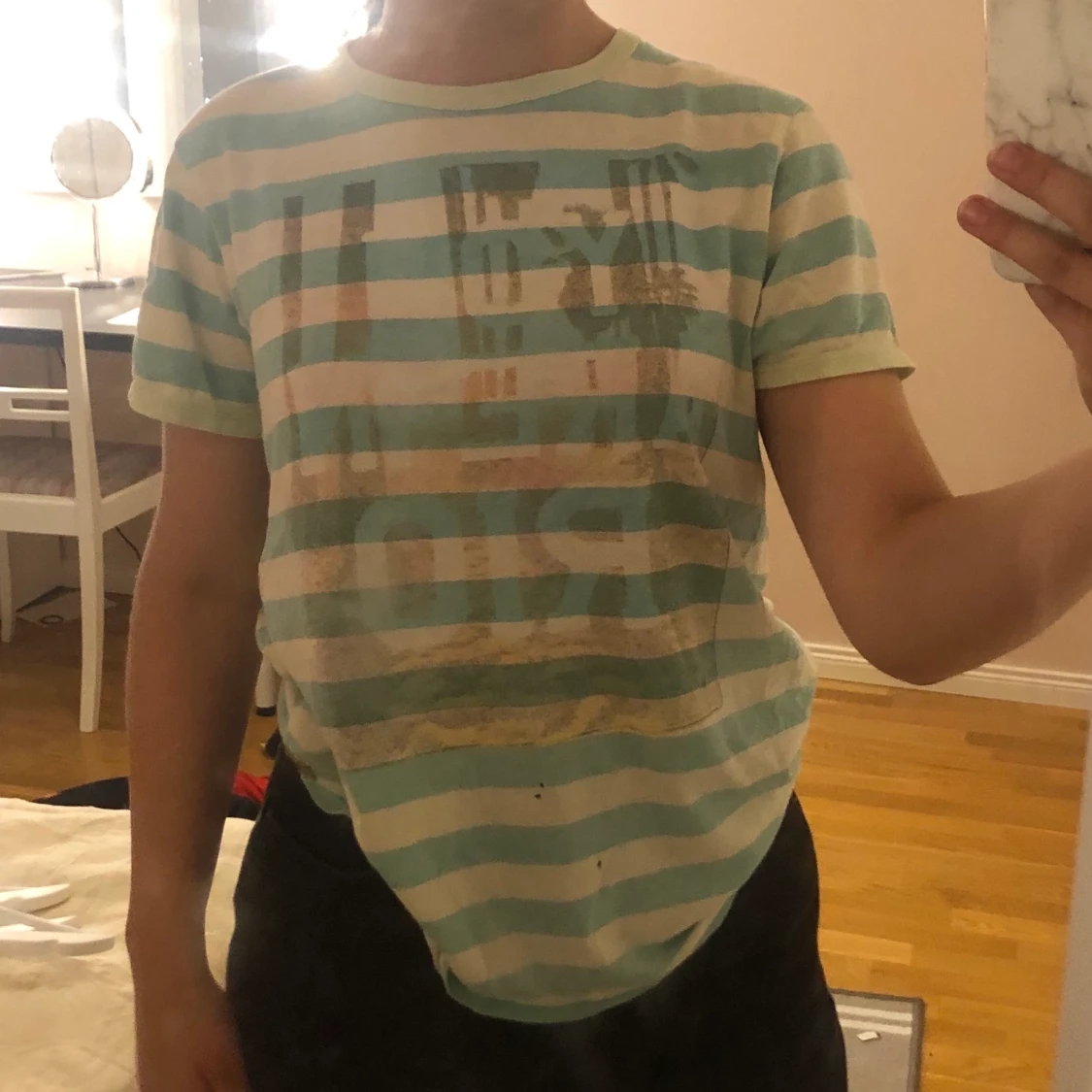 Randig tröja med pastellfärger 