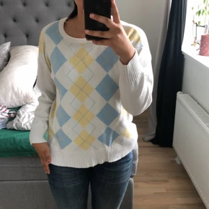 inget märke - en super skön tröja i ett fint mönster. den har används ett par gånger. men skulle säga att den är i storleken s men passar som m❤️(köpare står för frakt)